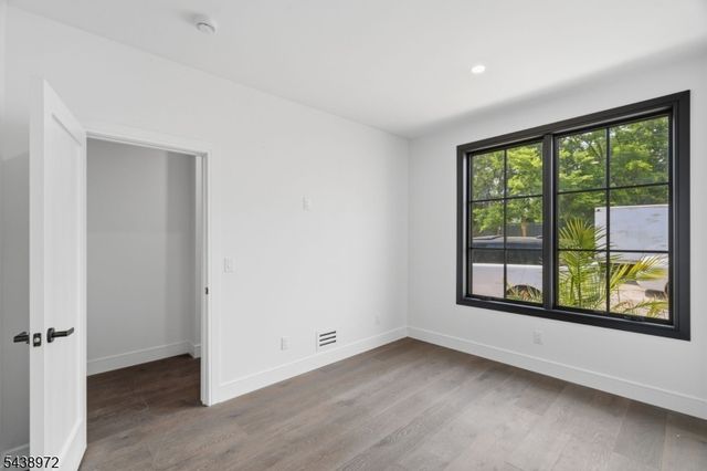 9 Minerva St 1, Jersey City, NJ 07304