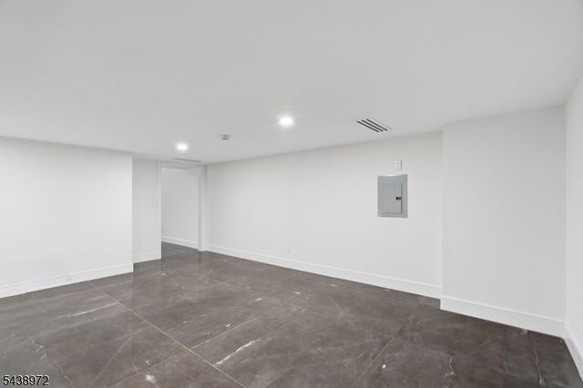 9 Minerva St 1, Jersey City, NJ 07304