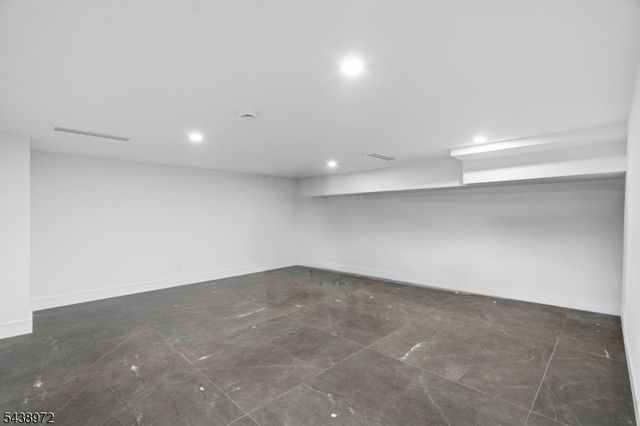 9 Minerva St 1, Jersey City, NJ 07304