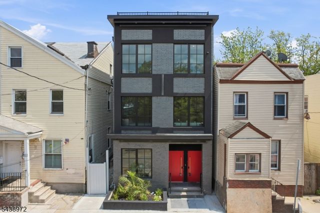 9 Minerva St 1, Jersey City, NJ 07304