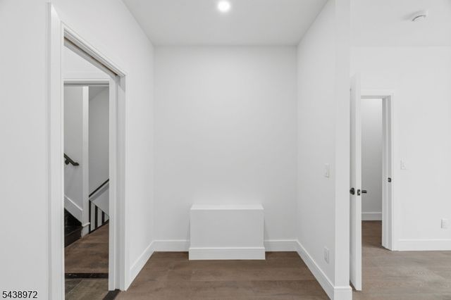 9 Minerva St 1, Jersey City, NJ 07304