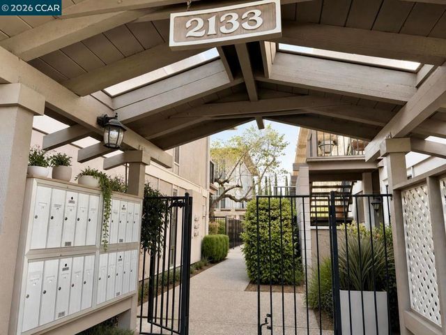 2133 Donald Dr 18, Moraga, CA 94556