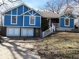 1701 SW White Oak Lane, Blue Springs, MO 64015