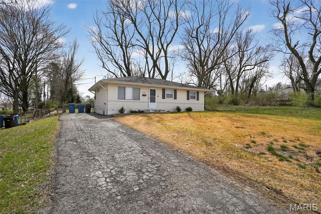 8350 Hill Avenue, St Louis, MO 63121