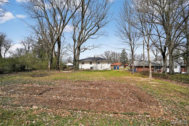 8350 Hill Avenue, St Louis, MO 63121