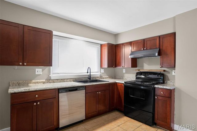 8350 Hill Avenue, St Louis, MO 63121