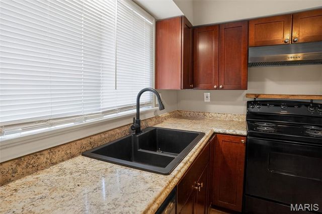 8350 Hill Avenue, St Louis, MO 63121