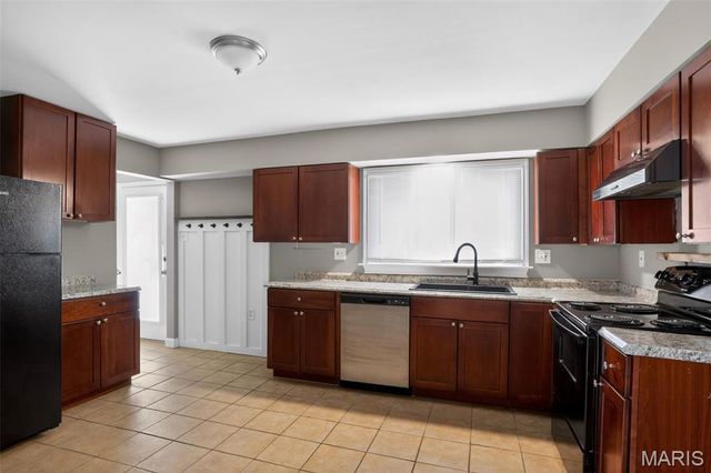 8350 Hill Avenue, St Louis, MO 63121