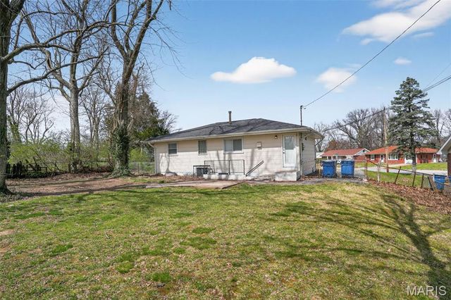 8350 Hill Avenue, St Louis, MO 63121