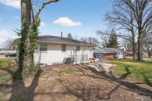 8350 Hill Avenue, St Louis, MO 63121