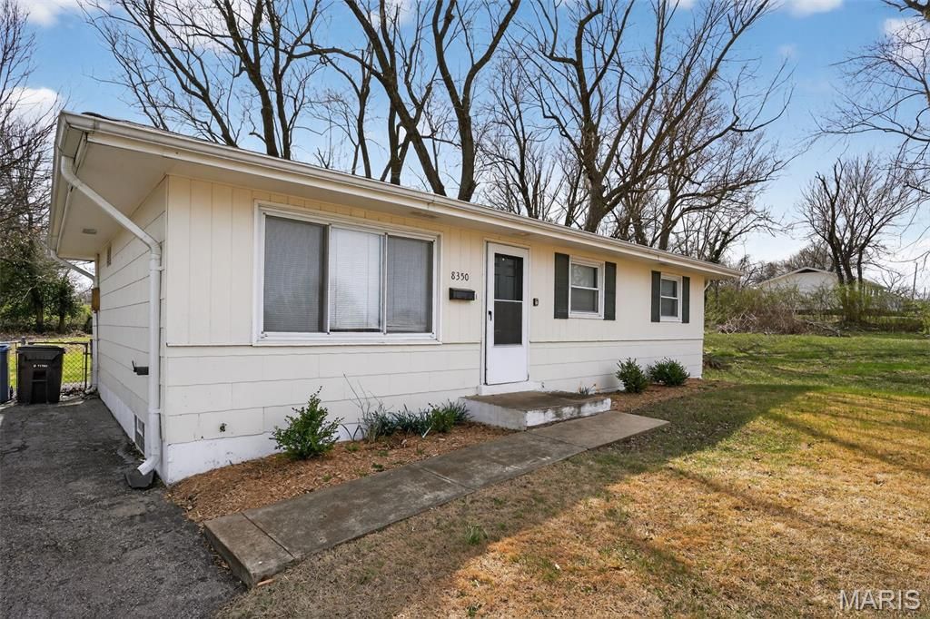 8350 Hill Avenue, St Louis, MO 63121