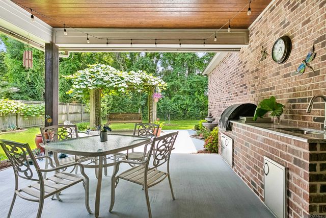 37357 Whispering Hollow Ave, Prairieville, LA 70769