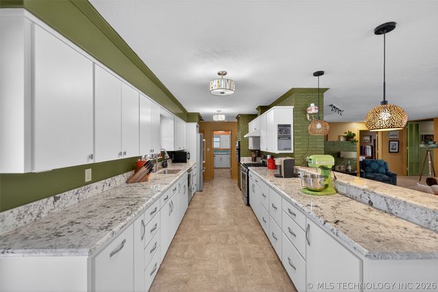 1901 Skyline Place, Bartlesville, OK 74006
