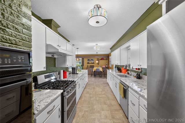 1901 Skyline Place, Bartlesville, OK 74006