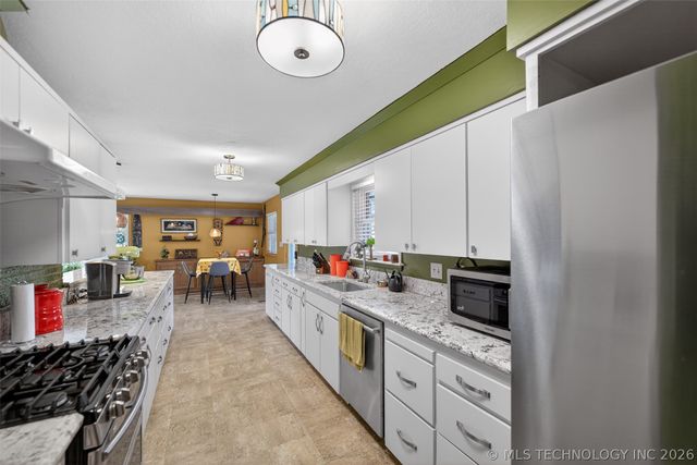 1901 Skyline Place, Bartlesville, OK 74006