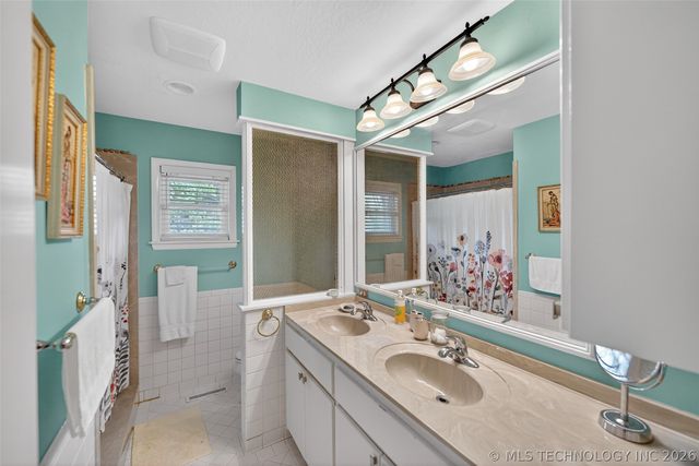 1901 Skyline Place, Bartlesville, OK 74006