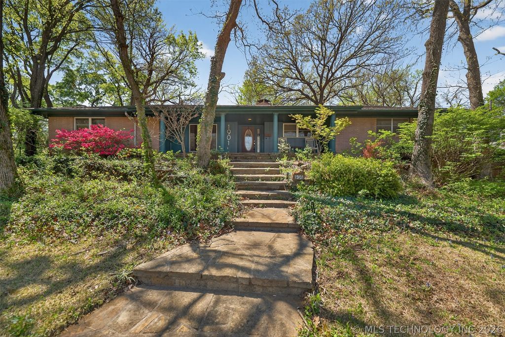 1901 Skyline Place, Bartlesville, OK 74006