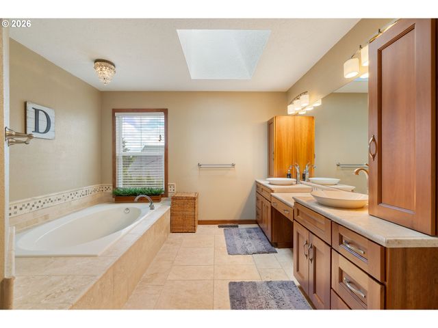 3714 Se PALMIRE Ct, Hillsboro, OR 97123