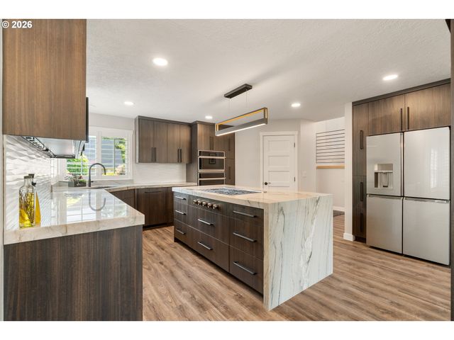 3714 Se PALMIRE Ct, Hillsboro, OR 97123