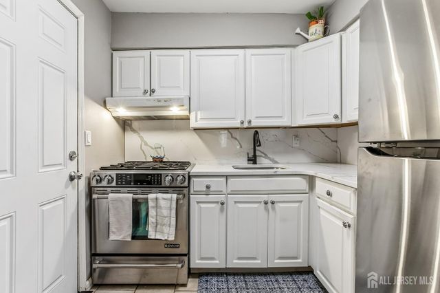 500 Cliffwood Avenue D13, Matawan, NJ 07747