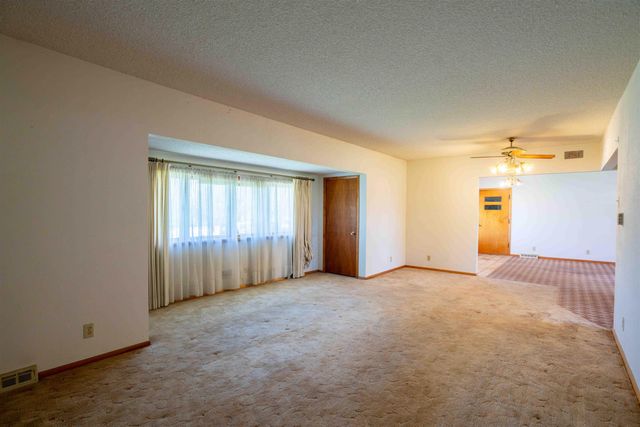 3429 Logan Avenue, Waterloo, IA 50703