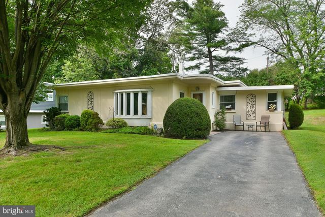 8109 HULL DR, Wyndmoor, PA 19038