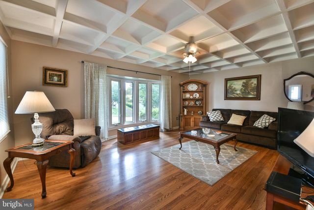 8109 HULL DR, Wyndmoor, PA 19038