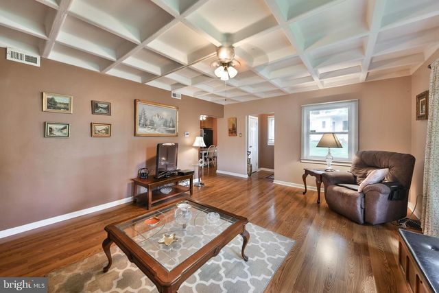 8109 HULL DR, Wyndmoor, PA 19038