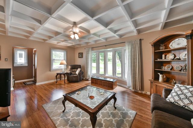 8109 HULL DR, Wyndmoor, PA 19038
