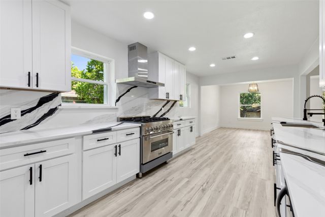 2824 Reedcroft Drive, Farmers Branch, TX 75234