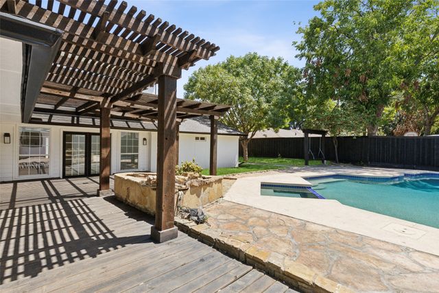 2824 Reedcroft Drive, Farmers Branch, TX 75234