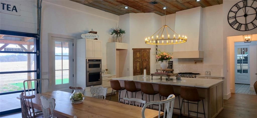 Image 9 of property listing at 418529 E 1110 Road, Eufaula, OK 74426