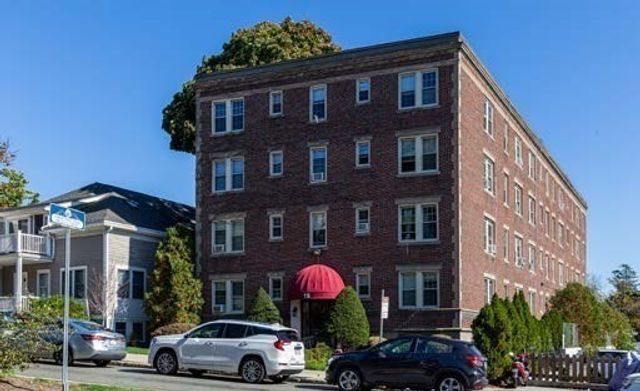 15 Governors Ave 19, Medford, MA 02155