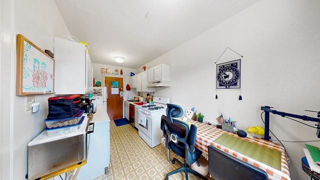 15 Governors Ave 19, Medford, MA 02155