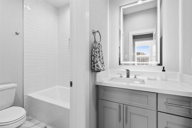 825 Paul Quinn Street E, Houston, TX 77091