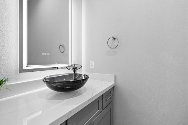 825 Paul Quinn Street E, Houston, TX 77091