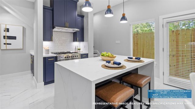 825 Paul Quinn Street E, Houston, TX 77091