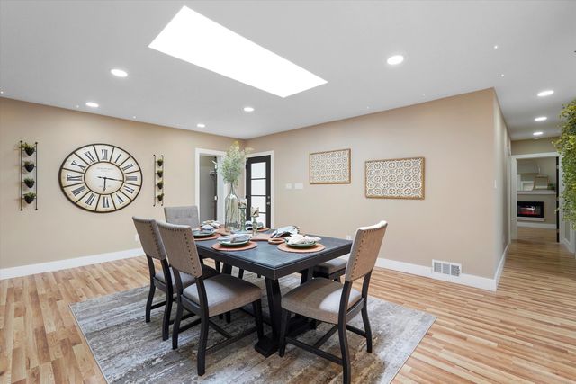 2615 Vista Larga Avenue NE, Albuquerque, NM 87106