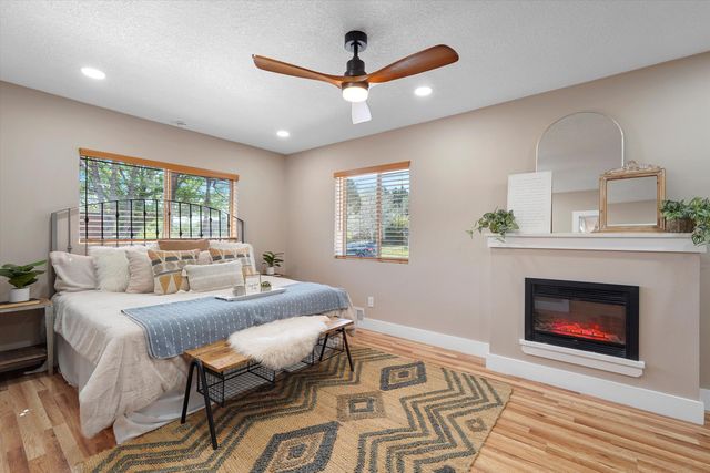 2615 Vista Larga Avenue NE, Albuquerque, NM 87106