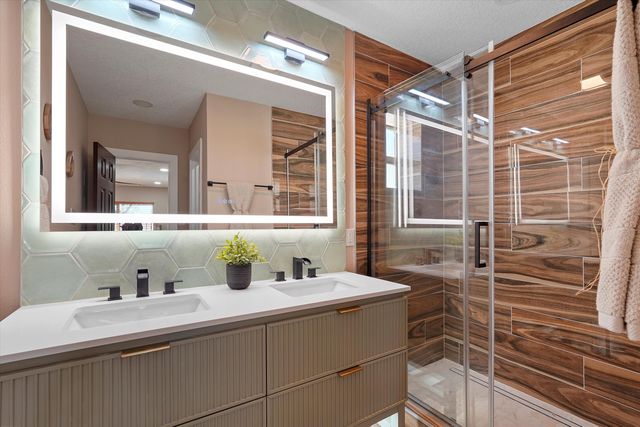 2615 Vista Larga Avenue NE, Albuquerque, NM 87106