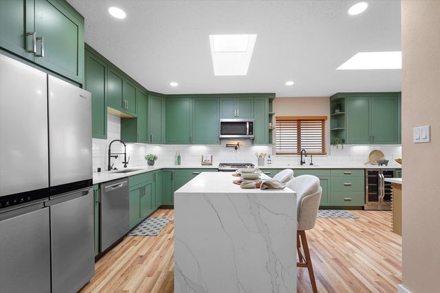 2615 Vista Larga Avenue NE, Albuquerque, NM 87106