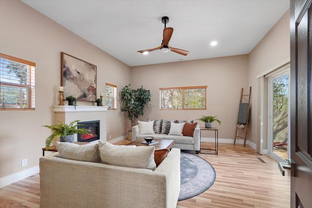 2615 Vista Larga Avenue NE, Albuquerque, NM 87106