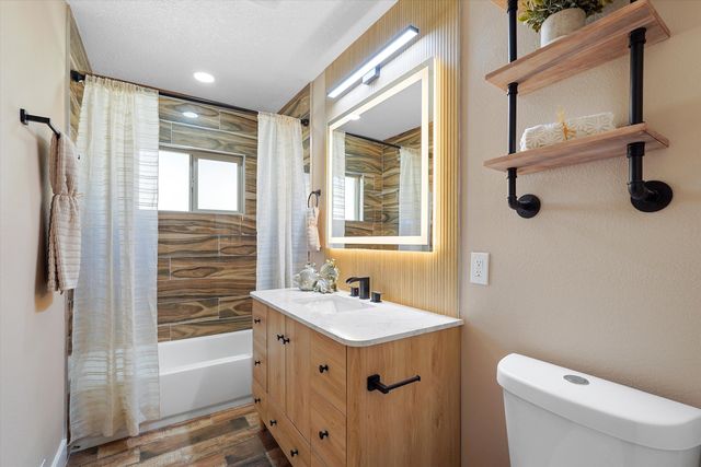 2615 Vista Larga Avenue NE, Albuquerque, NM 87106