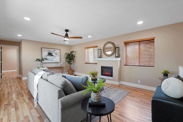 2615 Vista Larga Avenue NE, Albuquerque, NM 87106