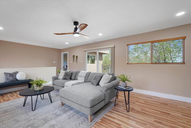 2615 Vista Larga Avenue NE, Albuquerque, NM 87106