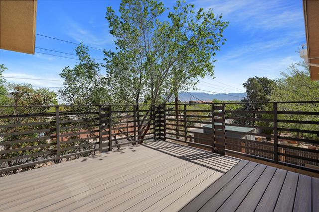 2615 Vista Larga Avenue NE, Albuquerque, NM 87106