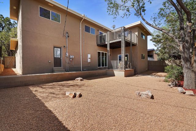 2615 Vista Larga Avenue NE, Albuquerque, NM 87106