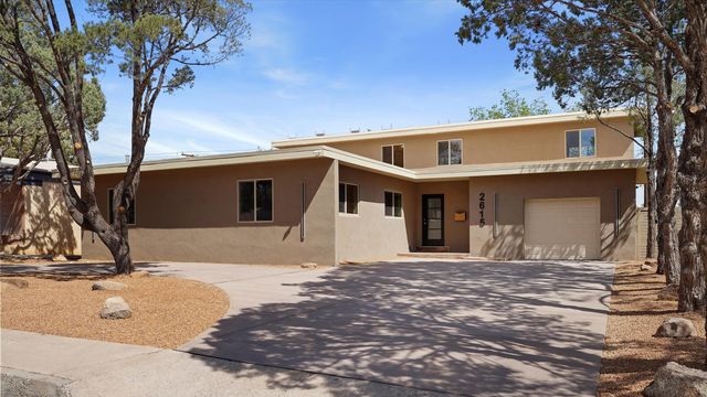 2615 Vista Larga Avenue NE, Albuquerque, NM 87106