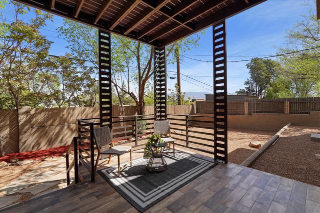 2615 Vista Larga Avenue NE, Albuquerque, NM 87106