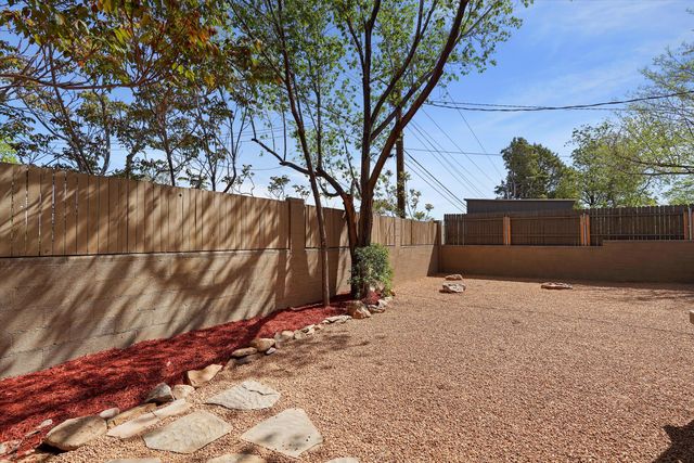 2615 Vista Larga Avenue NE, Albuquerque, NM 87106